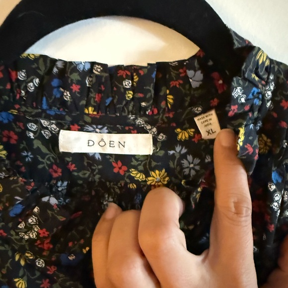 Doen Rose Top in Dusk Lily of the Valley Floral - Picture 10 of 11